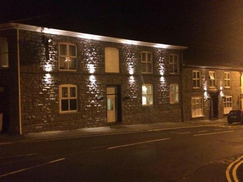 B&B Rhondda - Dunraven Hotel - Bed and Breakfast Rhondda