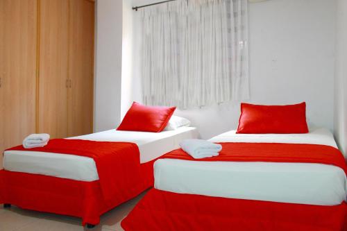 2 twin beds