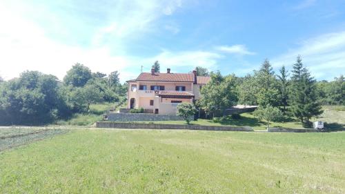  Žule Apartment, Ferienwohnung in Roč