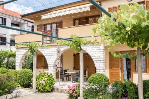 Apartmani Pina 2