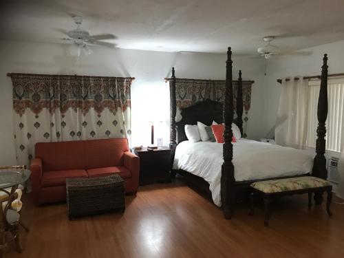 Courtyard Villa Hotel