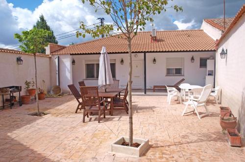 Facilities, La Casa De La Puebla in Toledo Station
