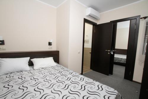 VeryHotel - image 6