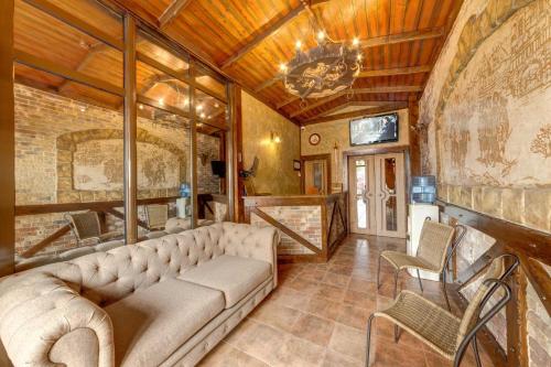The Three Musketeers Deluxe Hotel - image 2