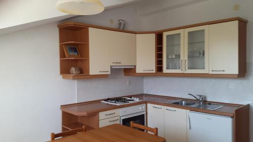 2 bedrooms, 4 beds