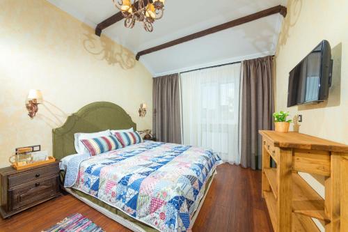'The Three Musketeers' Deluxe Hotel