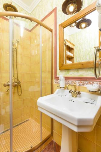 'The Three Musketeers' Deluxe Hotel