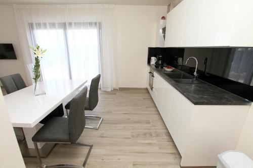 Apartments Villa Aquamarie - image 2