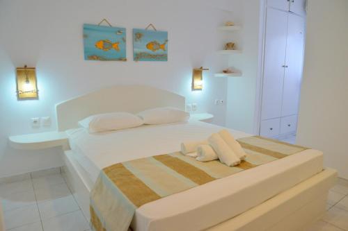 Corali Hotel, Adamas