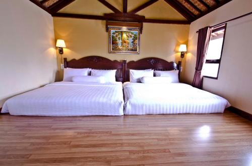 2 bedrooms, 4 beds