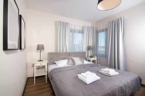 2 twin beds, 1 sofa bed
