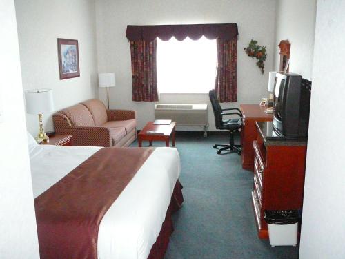 Coast Abbotsford Hotel & Suites