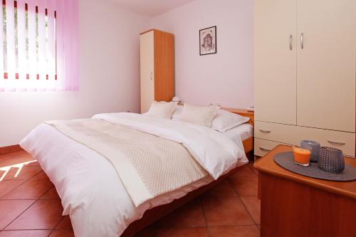 Rose Garden Apartments - image 7