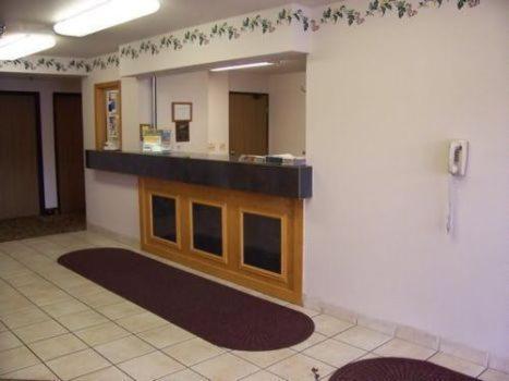 Budget Host Inn & Suites North Branch - main image