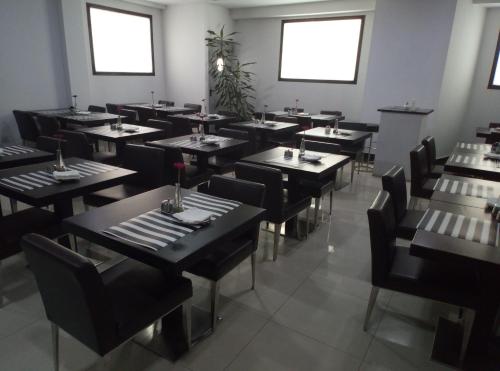 bar/salon, Hotel Nap Oviedo in Olivares