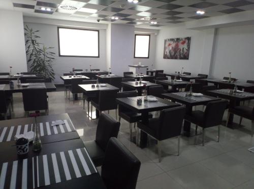 bar/salon, Hotel Nap Oviedo in Olivares