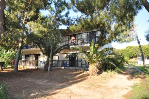 Hotel Dougas - image 2
