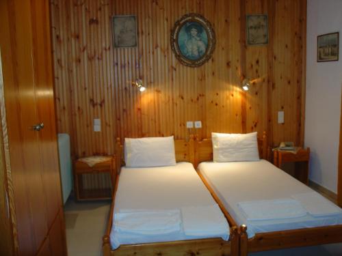 3 twin beds