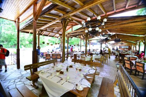 附近景點, 格斯基永吉家庭旅館 (Family Hotel Gorski Kut) in 里拉