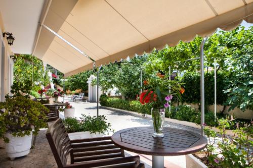 Κήπος, Tzivras Villa & Apartments in Κεφαλονιά