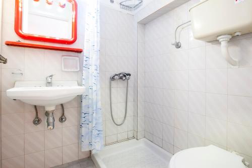 Studio Apartment image 9