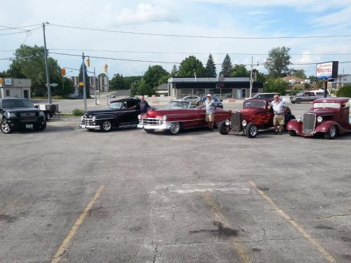 . Canadiana Motel