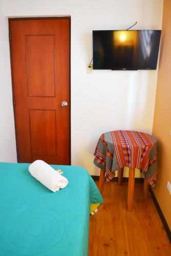 Standard Single Room with Shared Bathroom image 5