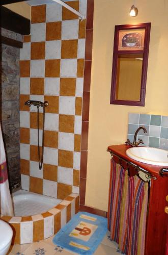 Iekārtas, La Colmenita in Navalsaz