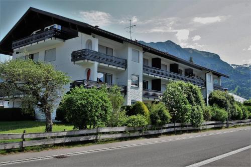 One-Bedroom Apartment image 1