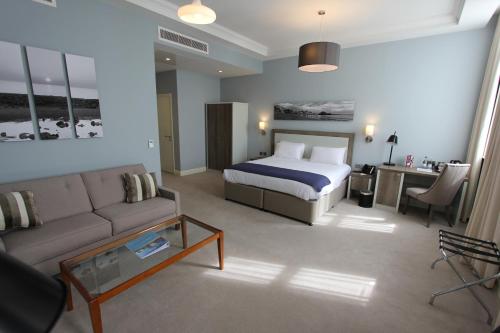 Yarrow Hotel - image 8