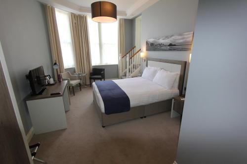 Yarrow Hotel - image 5