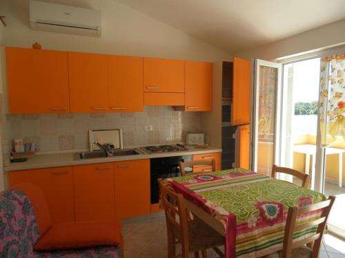  Apartment Arancia in 52470 Lovrečica