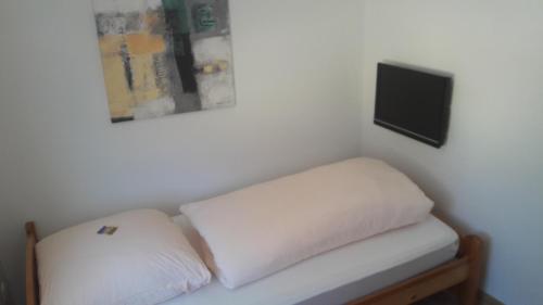 1 twin bed
