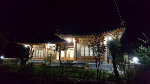 MyeongGa Hanok Pension MyeongGa Hanok Pension is perfectly located for both business and leisure guests in Suncheon-si. The property features a wide range of facilities to make your stay a pleasant experience. Service-minde