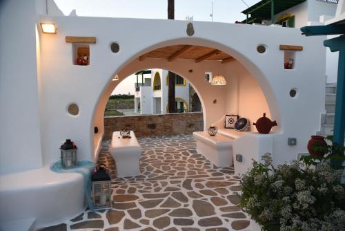 Instalaciones, Keti Kapri in Naxos Island