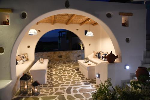 Instalaciones, Keti Kapri in Naxos Island