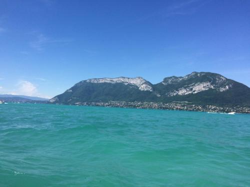 la baie des voiles ,vue lac d'Annecy ,plage privée