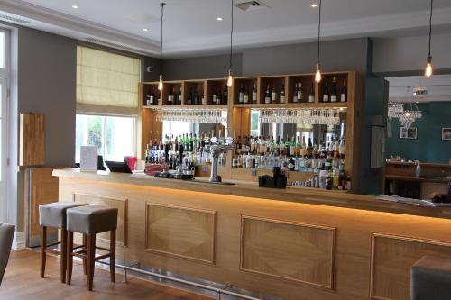Yarrow Hotel - image 3