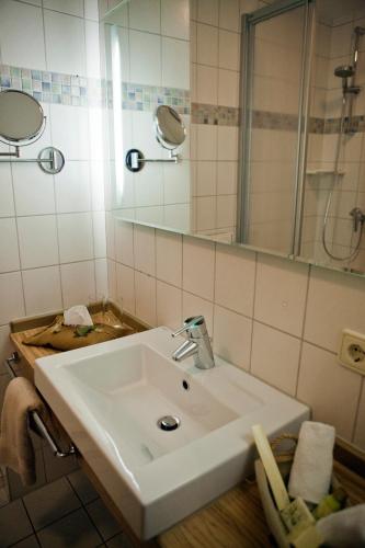 ห้องน้ำ, Hotel "Das Godewind" in ซังท์ พีเทอร์-โอล์ดิ้ง
