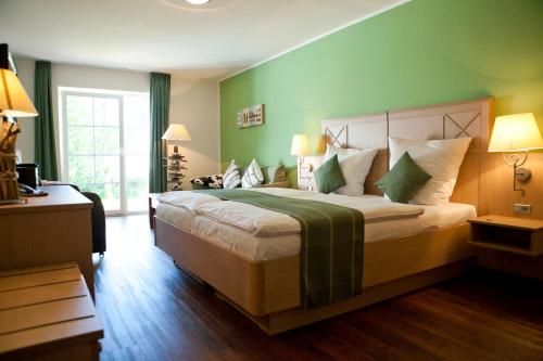 1 king bed, 1 sofa bed