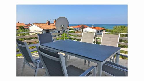 3 bedrooms, 4 beds