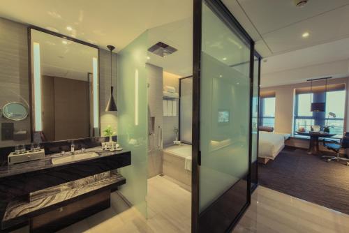 room detail thumbnail 2