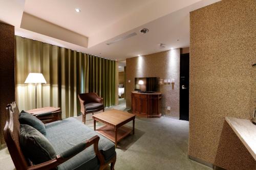 Deluxe Double Room image 6