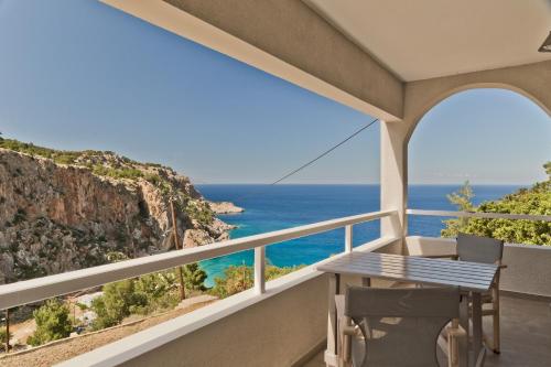 Antikri villas 3