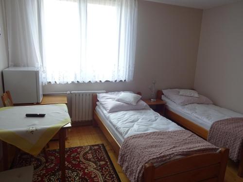 2 twin beds