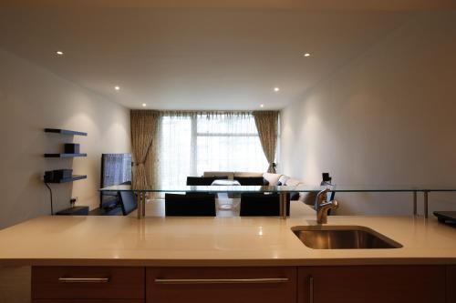 Veeve Luxury Apartment Chelsea Bridge Wharf In London - 