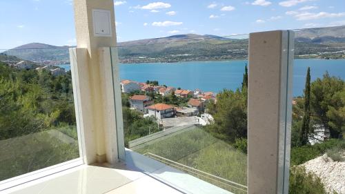 Luxury Villa Star Lights Trogir - heated pool hot tub gym billiard - image 13