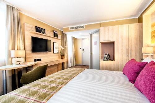 room detail thumbnail 1
