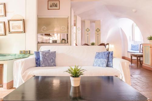 Piazza Colonna Apartment - Charme Homes - image 4
