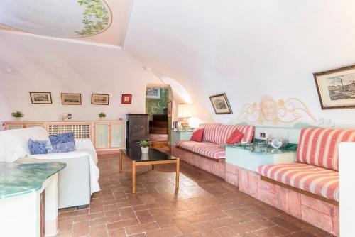 Piazza Colonna Apartment - Charme Homes - main image